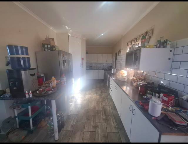 4 BEDROOM HOUSE FOR SALE IN MARGATE BEACH